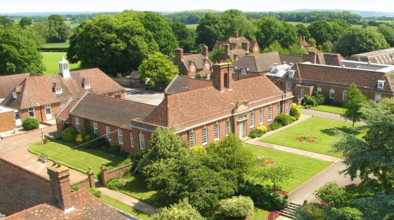 Wimbledon School of English: Ljetna škola – Lord Wandsworth College, Hampshire (UK)